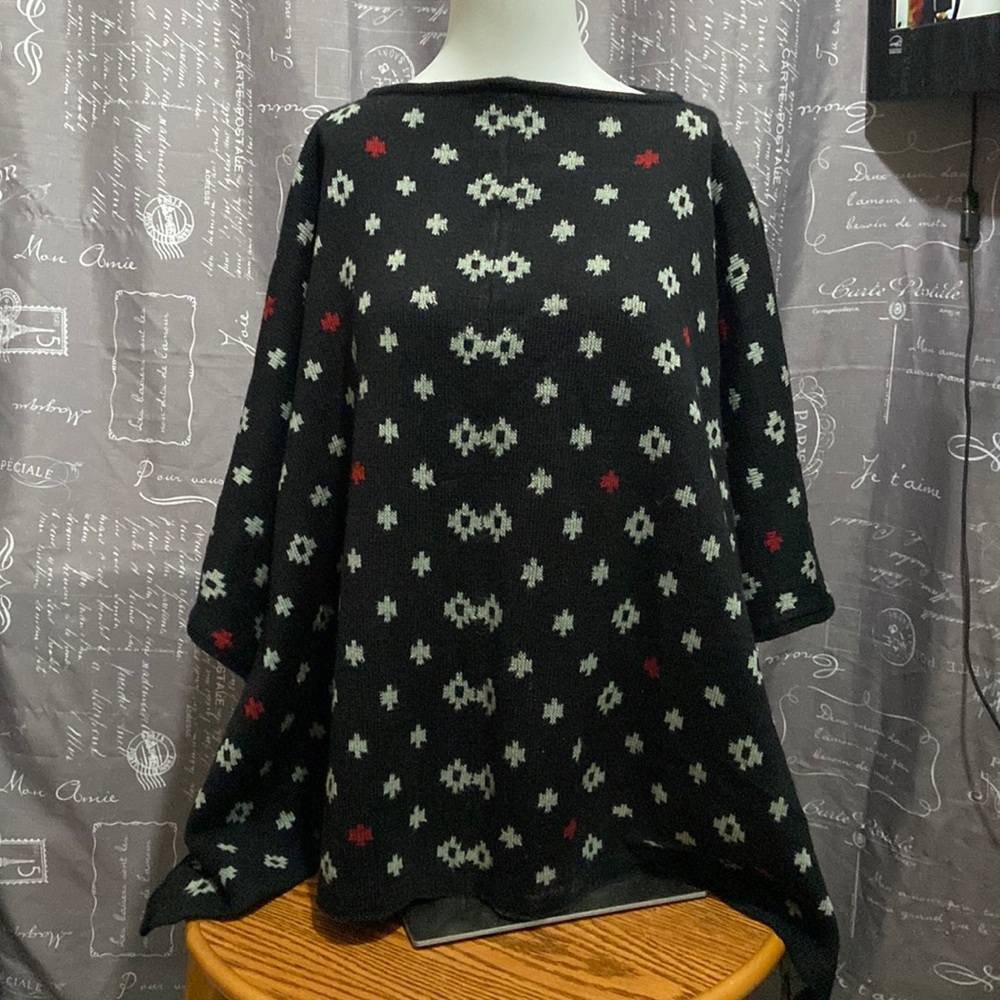 Anthropologie Do everything in love black, grey,red jacquard print O/S sweater